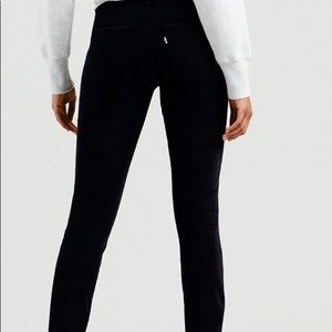 Levi 311 shaping skinny pants in black size 28